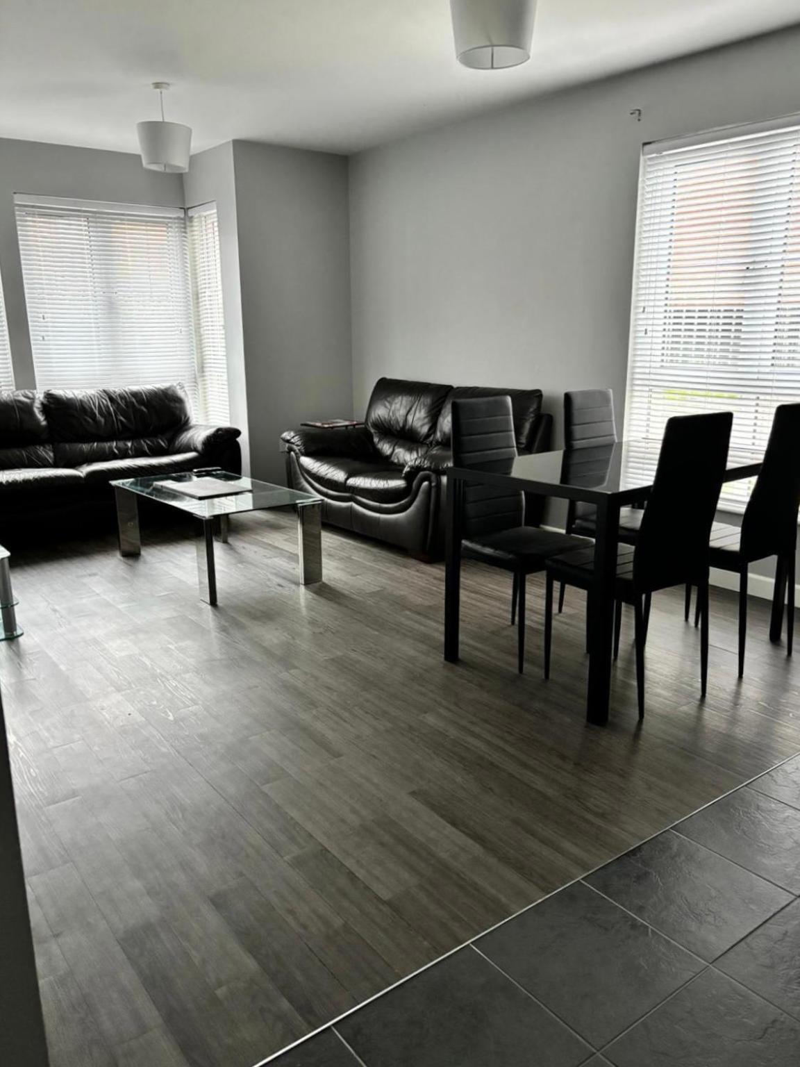 2 Bedroom Ground Floor Apartment Belfast Esterno foto