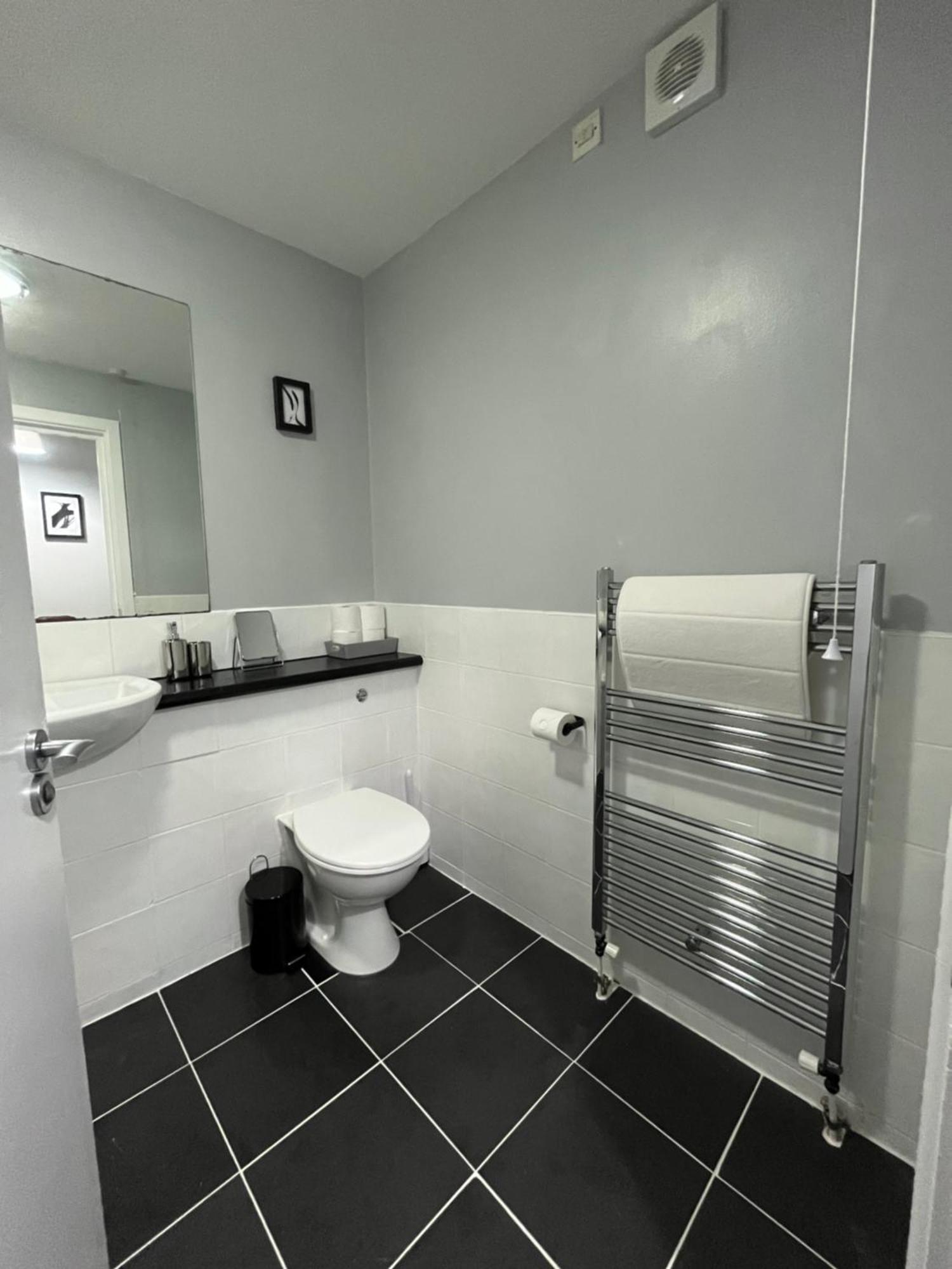 2 Bedroom Ground Floor Apartment Belfast Esterno foto