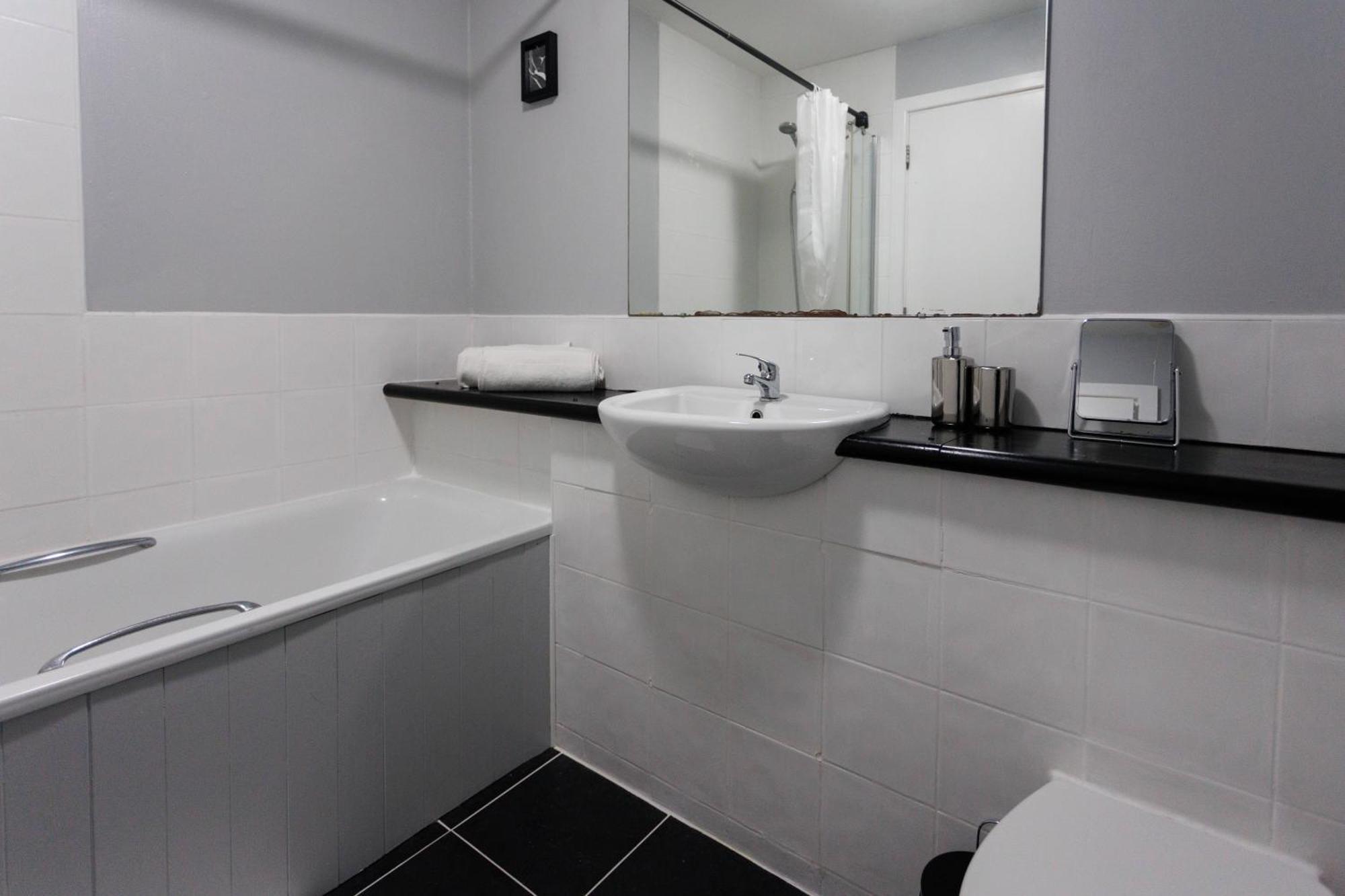 2 Bedroom Ground Floor Apartment Belfast Esterno foto